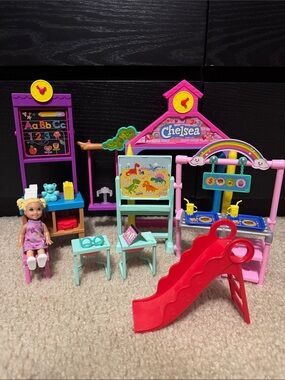 Barbie Chelsea School Playset